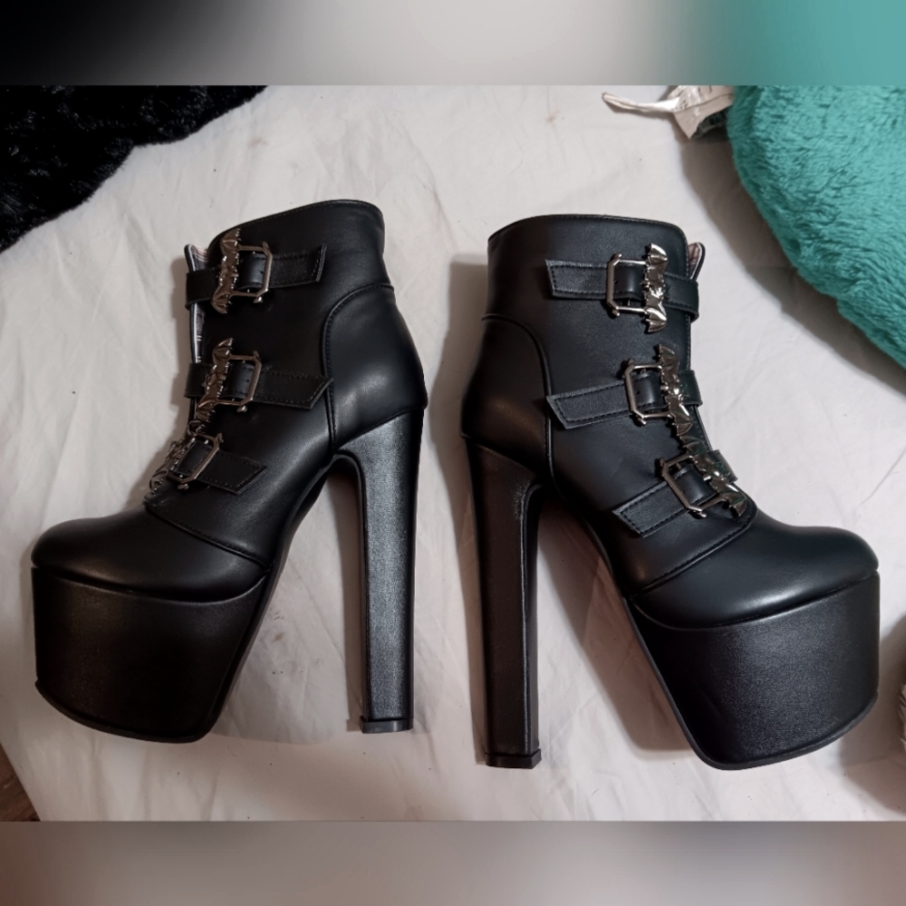 Retro, gothic, will take your breath away, bat buckle ankle boots